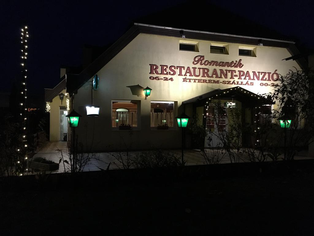 Romantik Étterem - Panzió Tatabánya Exterior foto